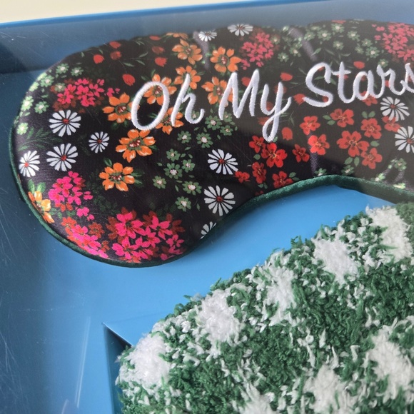 Draper James "Oh My Stars" Eye Mask and Cozy Socks Set - Picture 3 of 5